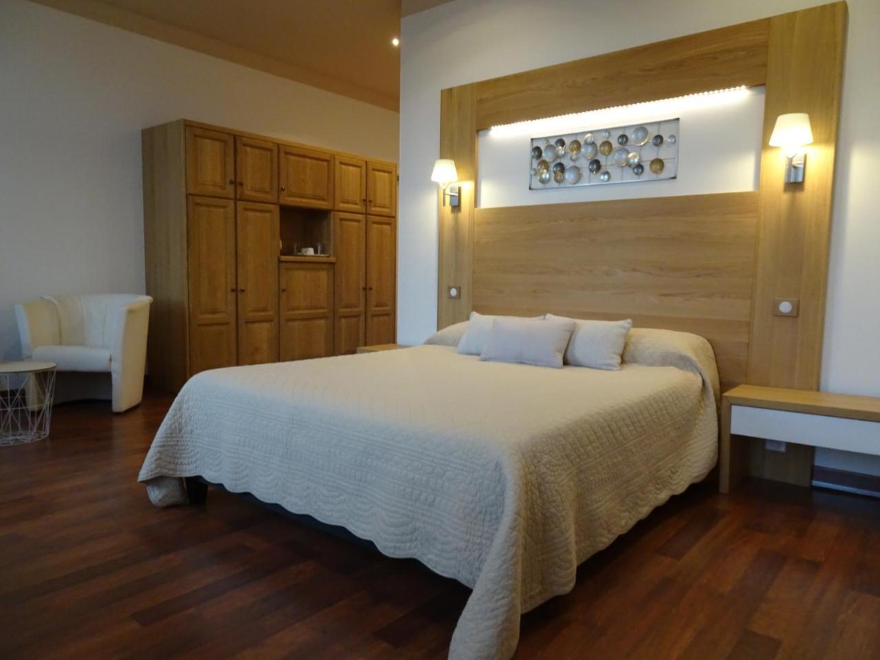 Hotel La Guimbarde Morteau Ngoại thất bức ảnh